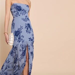 Chic Strapless Floral Dress in Blue
